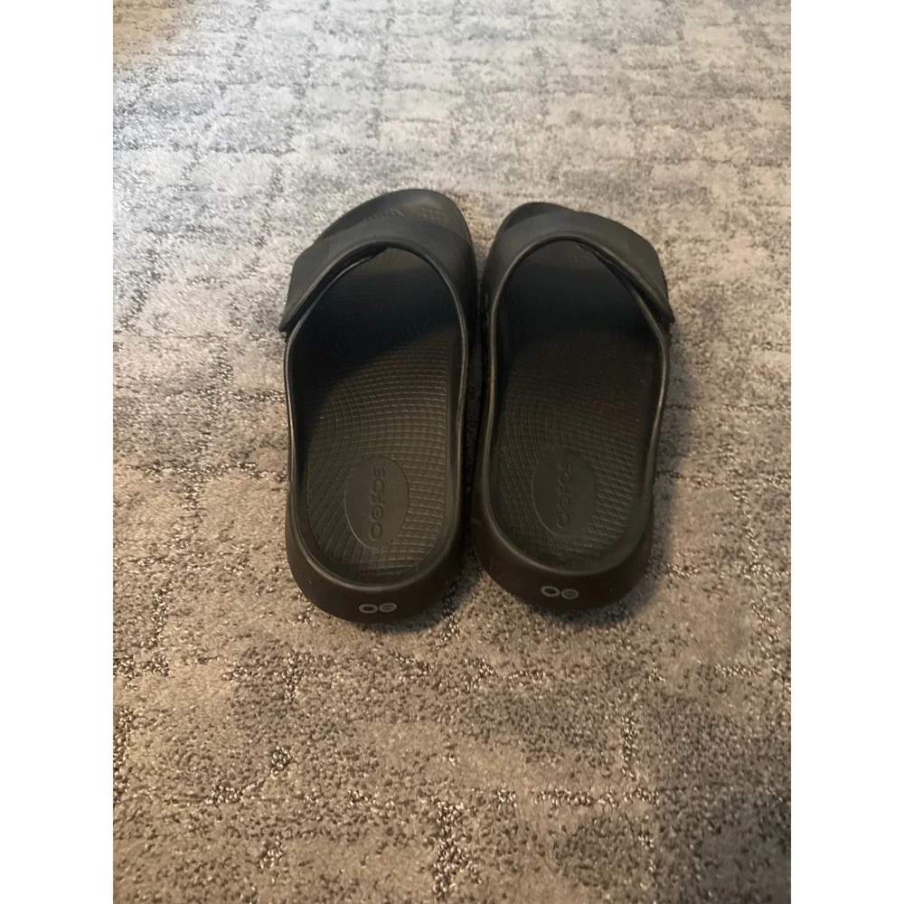 Men's Oofos sandals size 46